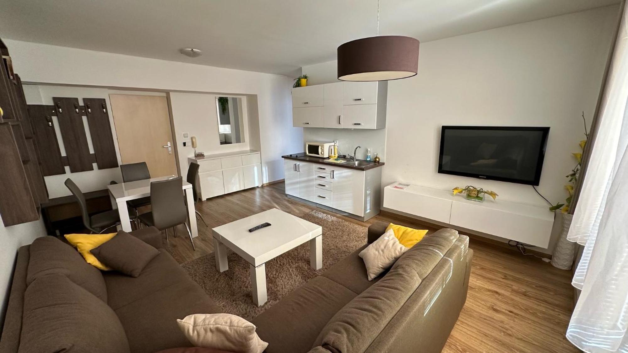 2 Room Apartment With Balcony 255, Apartmany Liptov ลิฟตอฟสกีมิคูลาช ภายนอก รูปภาพ